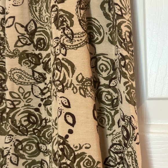 Tan floral dress Apt 9 flowing & flattering side Large - Picture 8 of 15